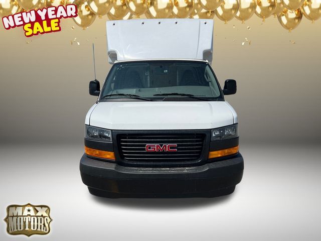 2022 GMC Savana Base