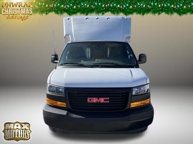 2022 GMC Savana Base