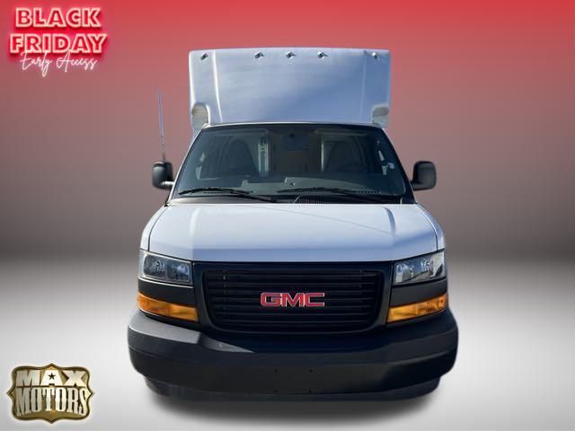 2022 GMC Savana Base