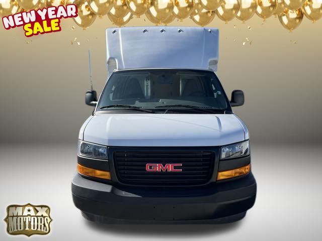 2022 GMC Savana Base