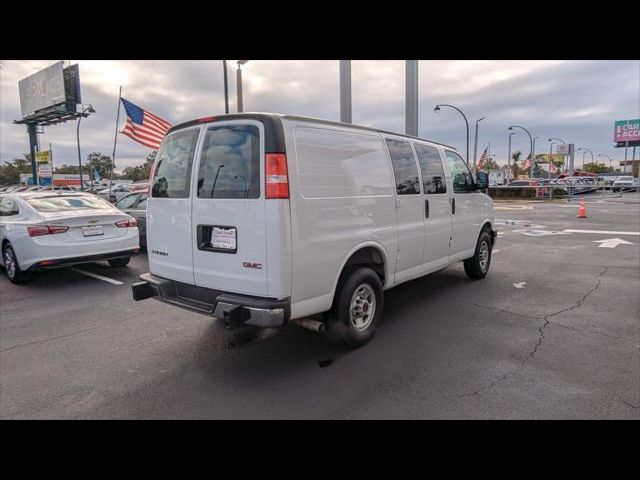 2022 GMC Savana Base