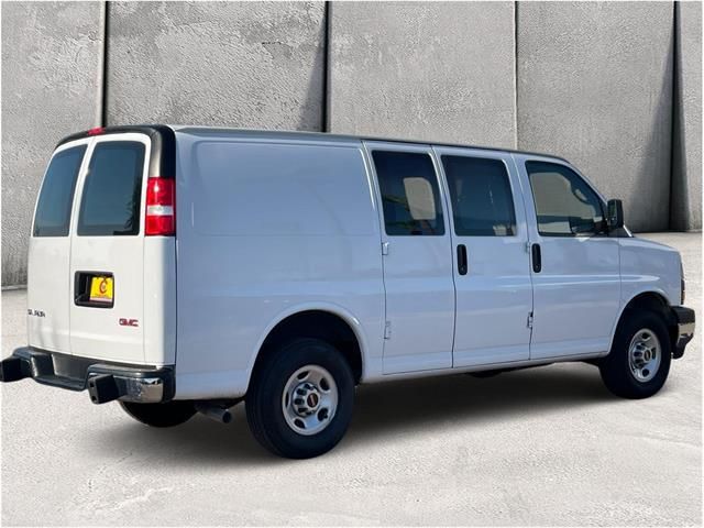 2022 GMC Savana Base