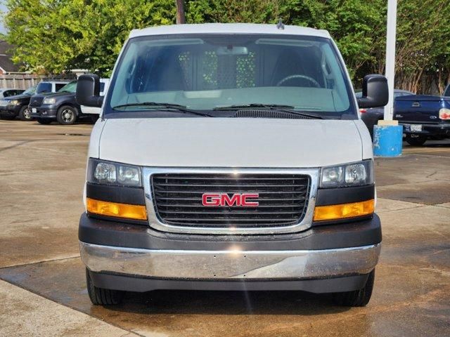 2022 GMC Savana Base