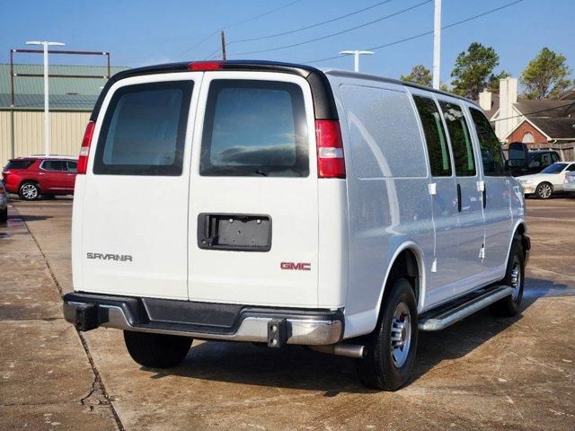 2022 GMC Savana Base