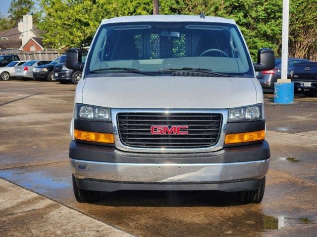 2022 GMC Savana Base