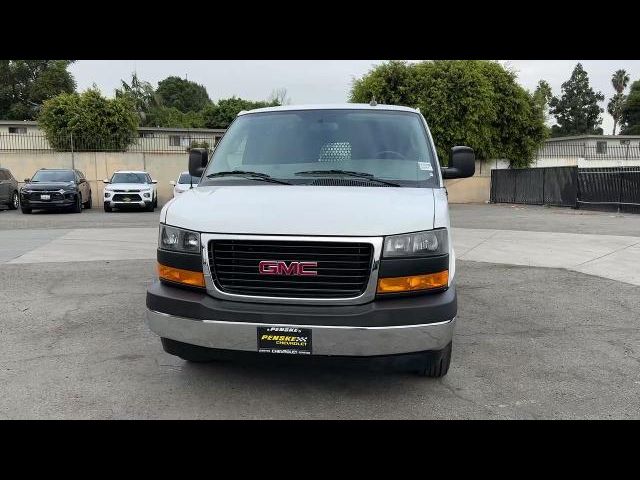 2022 GMC Savana Base