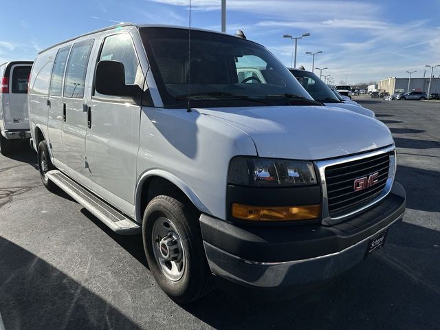 2022 GMC Savana Base