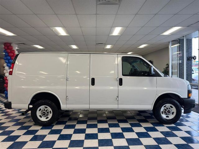 2022 GMC Savana Base