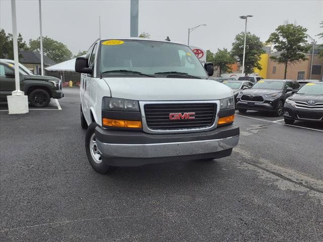 2022 GMC Savana Base