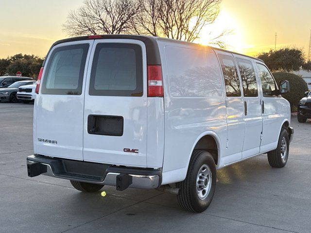 2022 GMC Savana Base