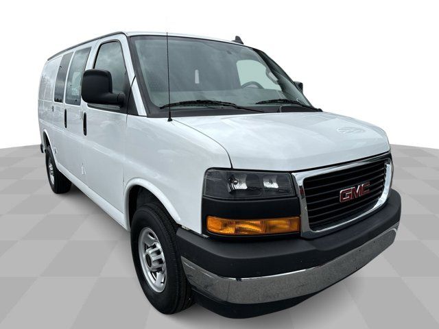 2022 GMC Savana Base