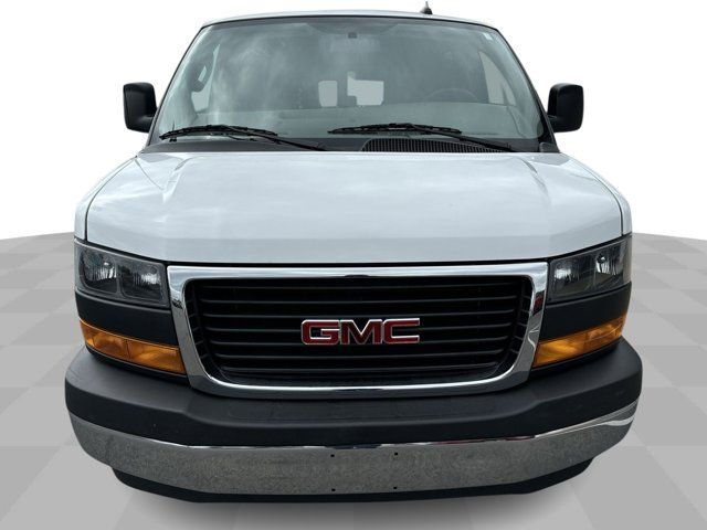 2022 GMC Savana Base