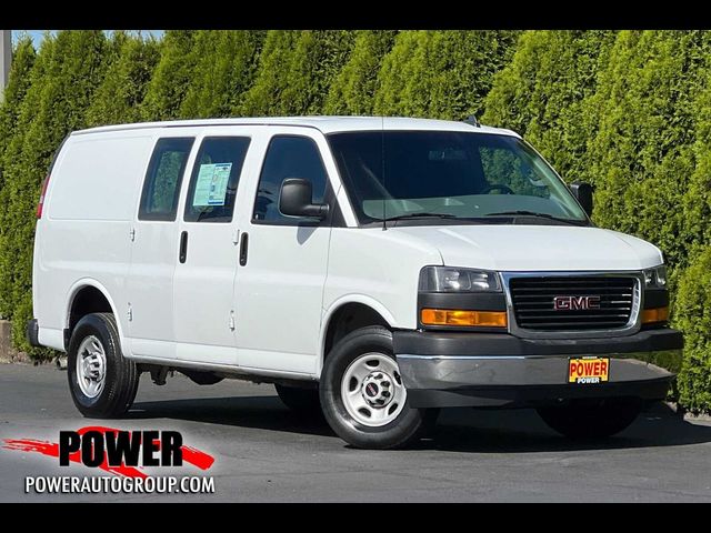 2022 GMC Savana Base