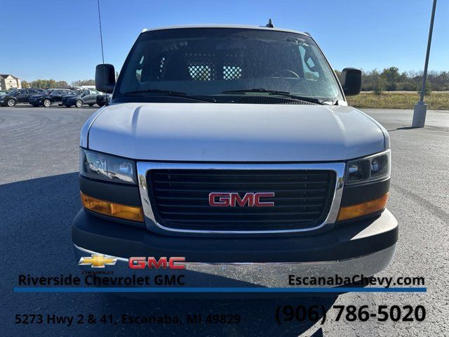 2022 GMC Savana Base