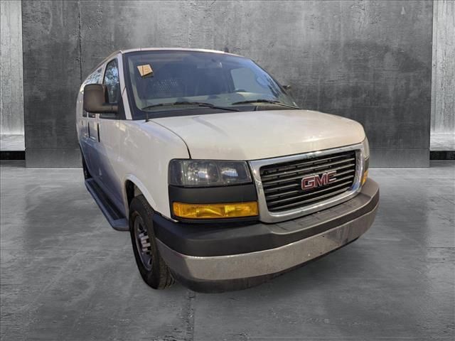 2022 GMC Savana Base