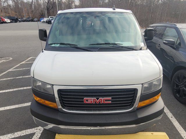 2022 GMC Savana Base