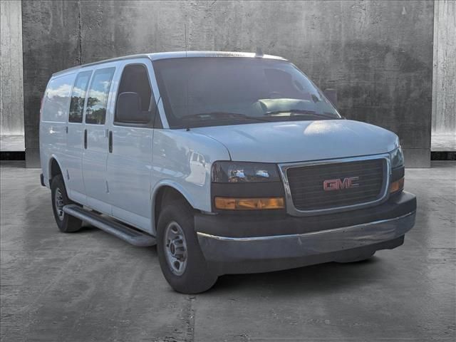 2022 GMC Savana Base