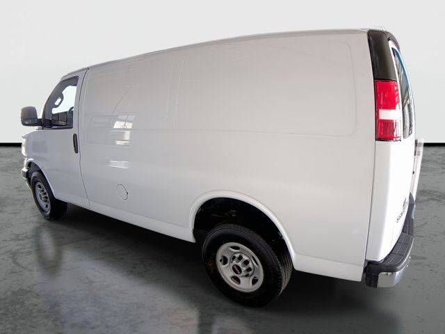 2022 GMC Savana Base