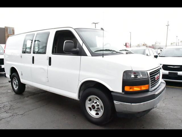 2022 GMC Savana Base