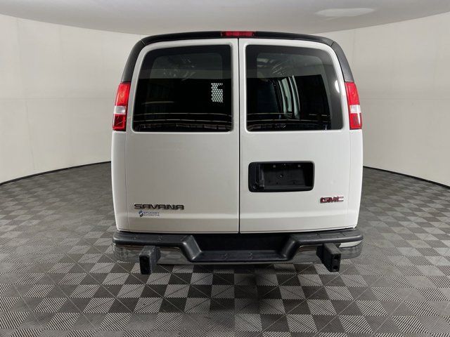 2022 GMC Savana Base