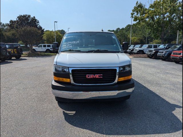 2022 GMC Savana Base