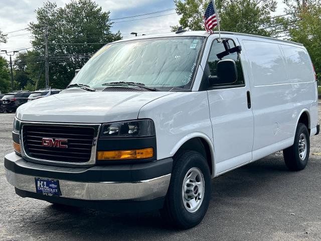 2022 GMC Savana Base