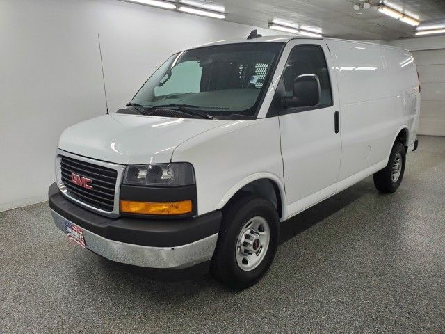 2022 GMC Savana Base