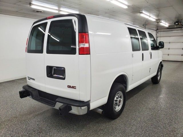 2022 GMC Savana Base