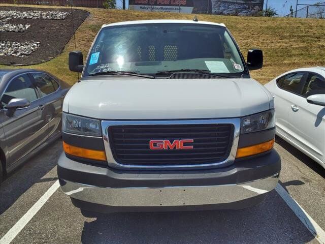 2022 GMC Savana Base