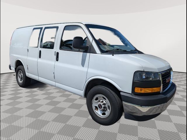 2022 GMC Savana Base