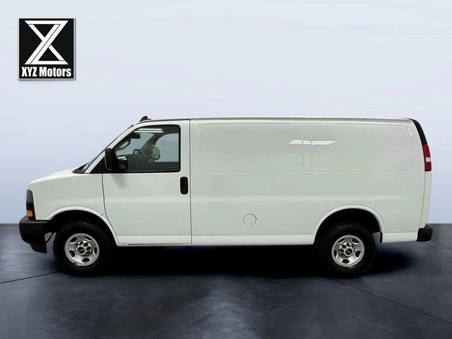 2022 GMC Savana Base