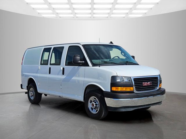 2022 GMC Savana Base