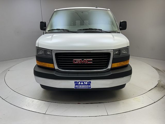 2022 GMC Savana Base