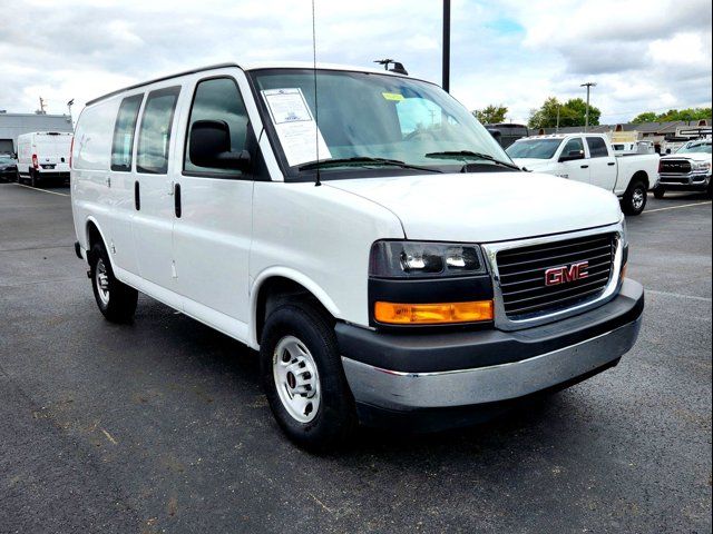 2022 GMC Savana Base