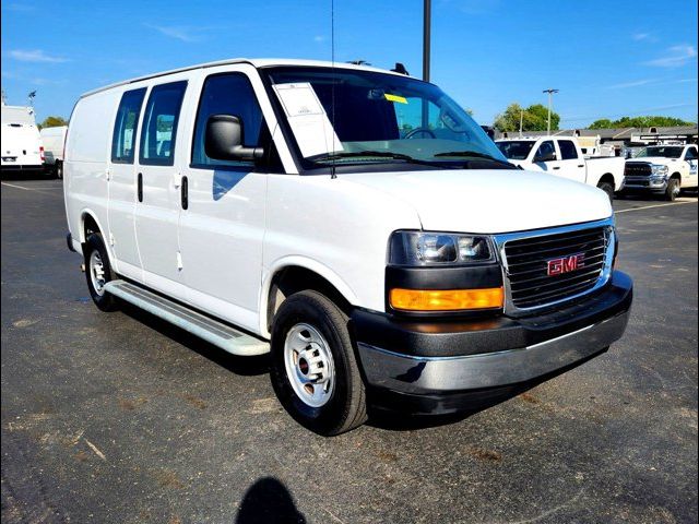 2022 GMC Savana Base