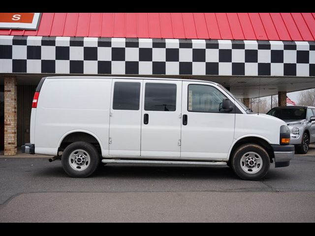 2022 GMC Savana Base