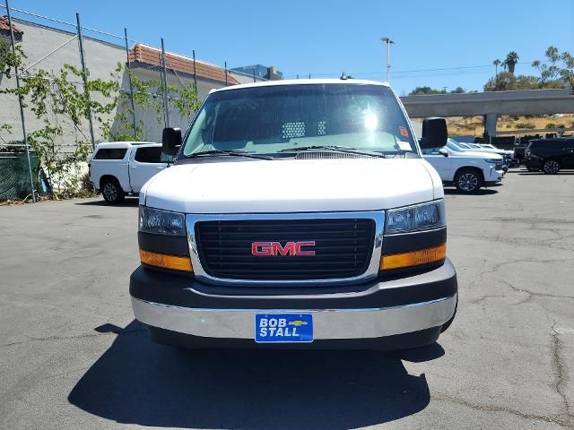 2022 GMC Savana Base