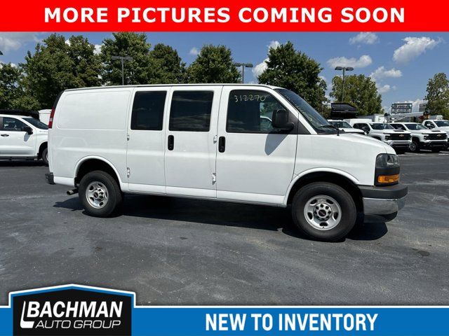 2022 GMC Savana Base