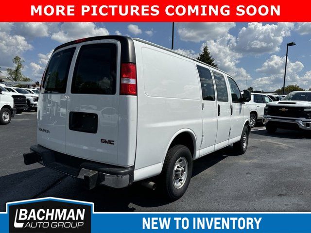 2022 GMC Savana Base