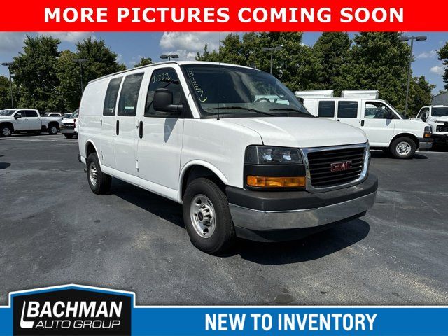 2022 GMC Savana Base