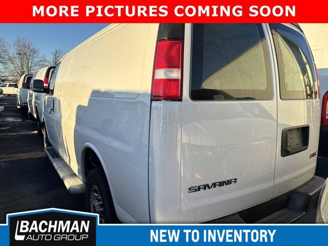 2022 GMC Savana Base