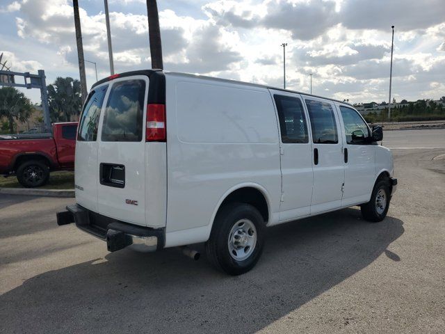 2022 GMC Savana Base