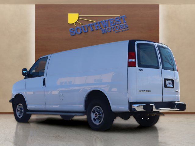 2022 GMC Savana Base