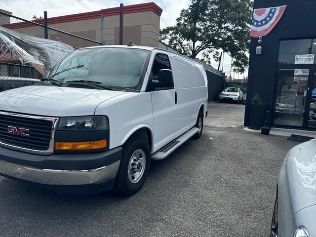 2022 GMC Savana Base