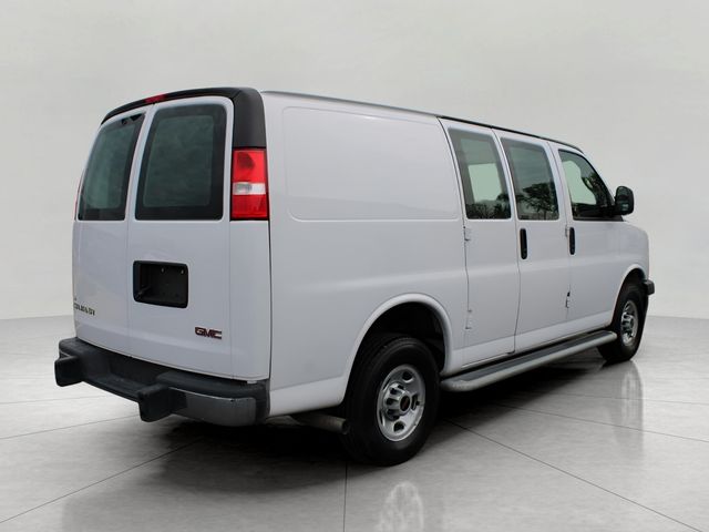 2022 GMC Savana Base