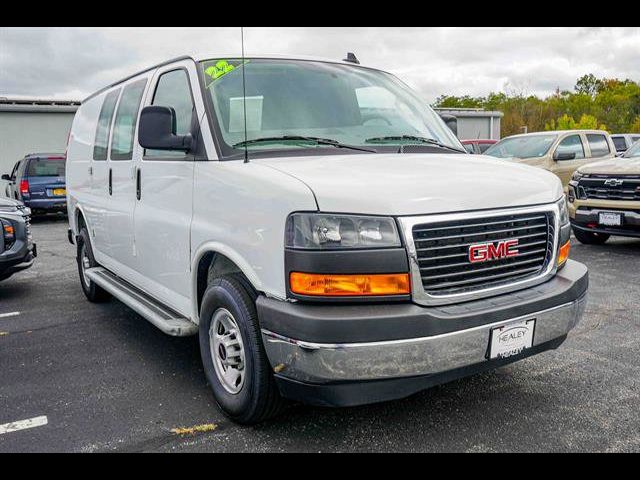 2022 GMC Savana Base