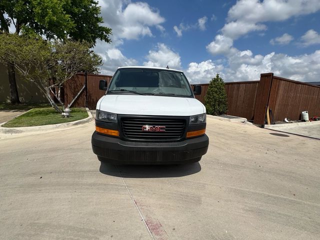2022 GMC Savana Base