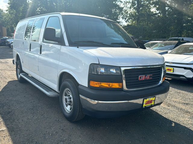 2022 GMC Savana Base