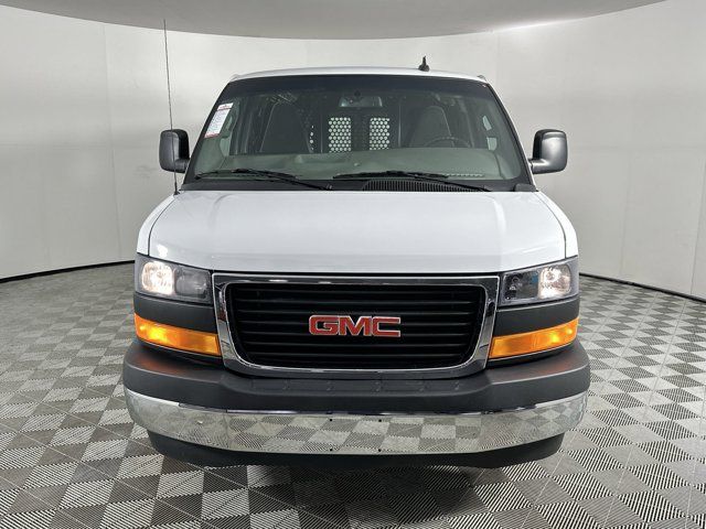 2022 GMC Savana Base