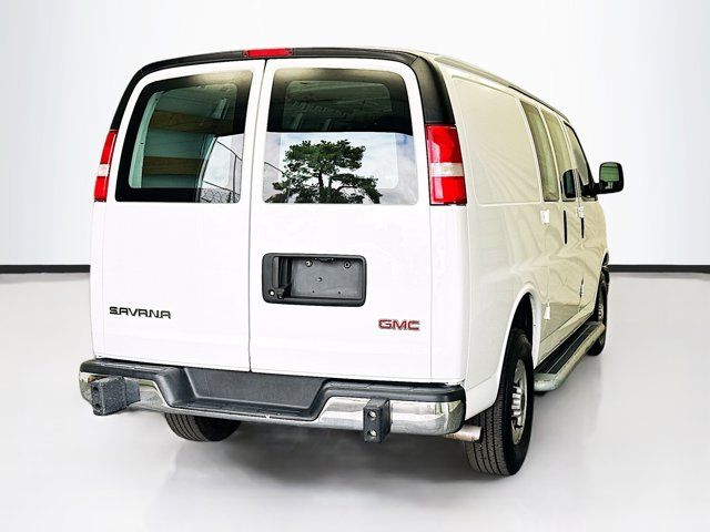 2022 GMC Savana Base